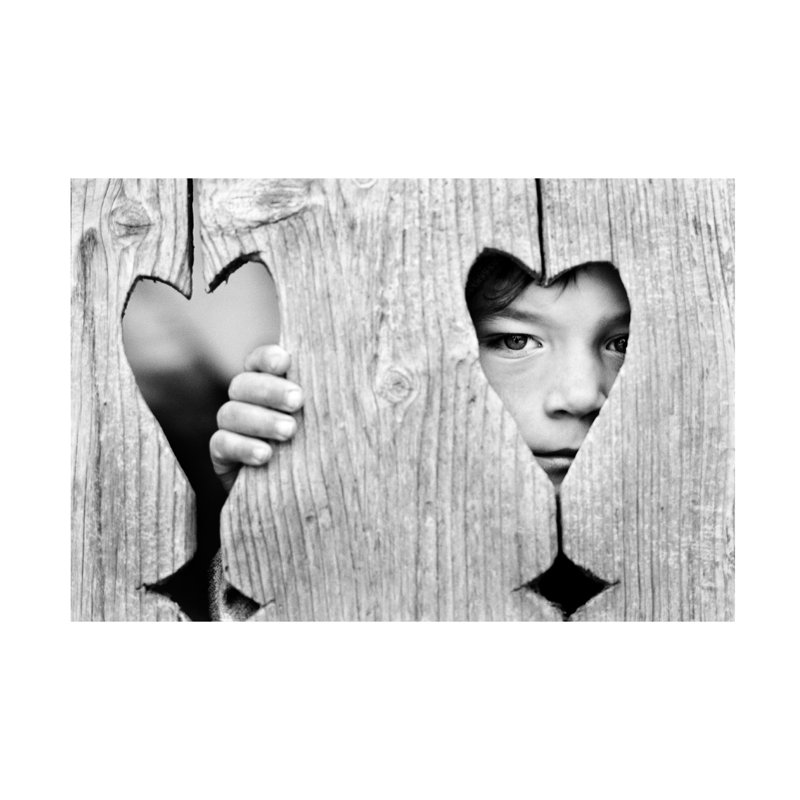 Art sur toile Sorin Onisor le garçon avec le cœur en bois, H 12 po x l 19 po
