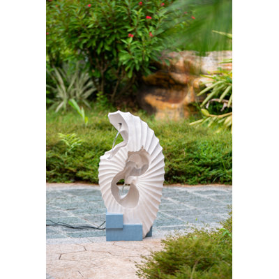 Fontaine abstraite blanche 16,9 x 10,2 x 31,9 po avec base bleue et lumière