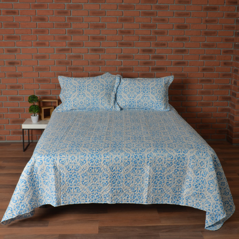 Modern & Contemporary Polyester Floral Quilt, Full/Queen Quilt + 2 Standard Shams