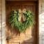 Couronne artificielle en fausse scie et en eucalyptus pour porte d'entrée, couronne artificielle en forme de cœur 19,69 po pour décor de maison de campagne