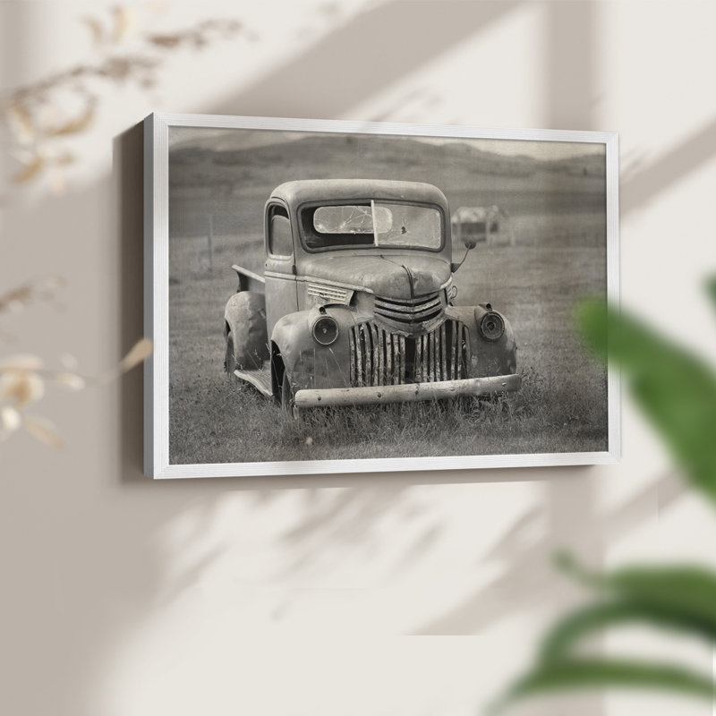 Vieux camion de ferme - impression encadrée - réarmable, H 11 po x l 14 po, Blanc