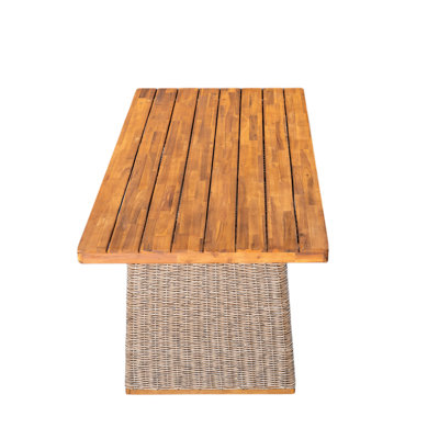 Table et banc d'extérieur en bois brun, plateau à lattes, pieds travaillés à la main, résistants aux intempéries, couleur monochrome, aspect hygiénique, tissage