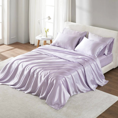 Lit simple en satin de luxe - froissé - repos paisible. Convient à un matelas de 16 po ou moins. Contient 1 drap plat, un drap-housse et 4 taies d'oreiller. Soyeux et apaisant. Tranquillité. Consiste en apaisement de la peau.