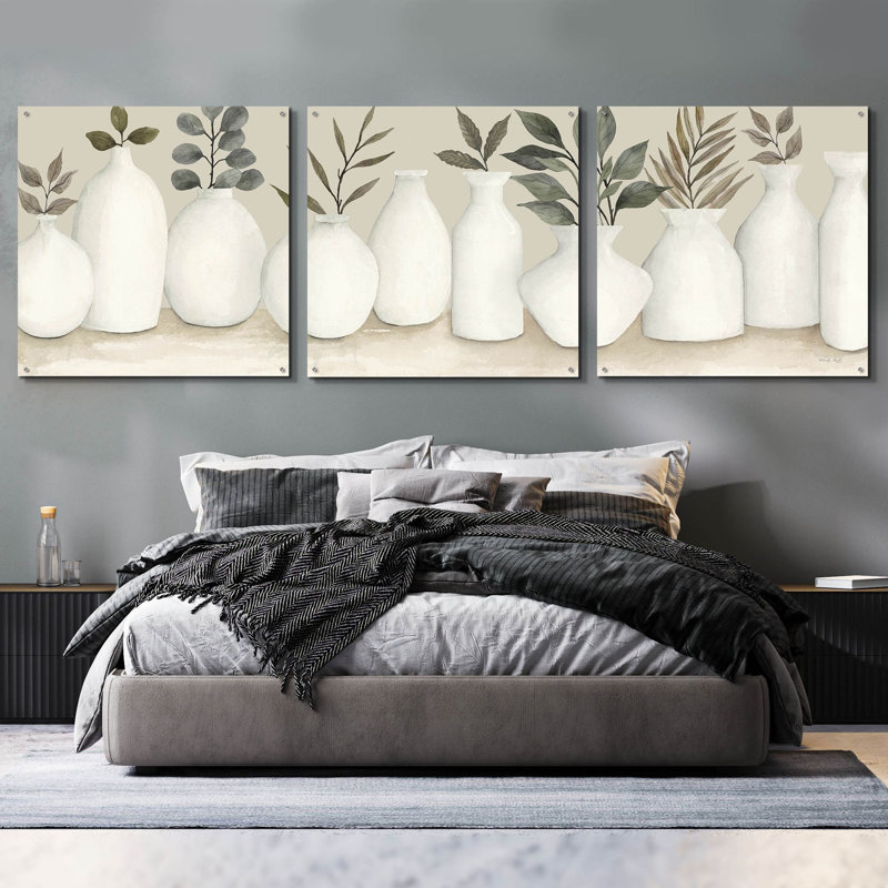 «Ivory Vases in a Row» par Cindy Jacobs, art mural en verre acrylique, ensemble de 3 pièces, H 36 po x l 108 po