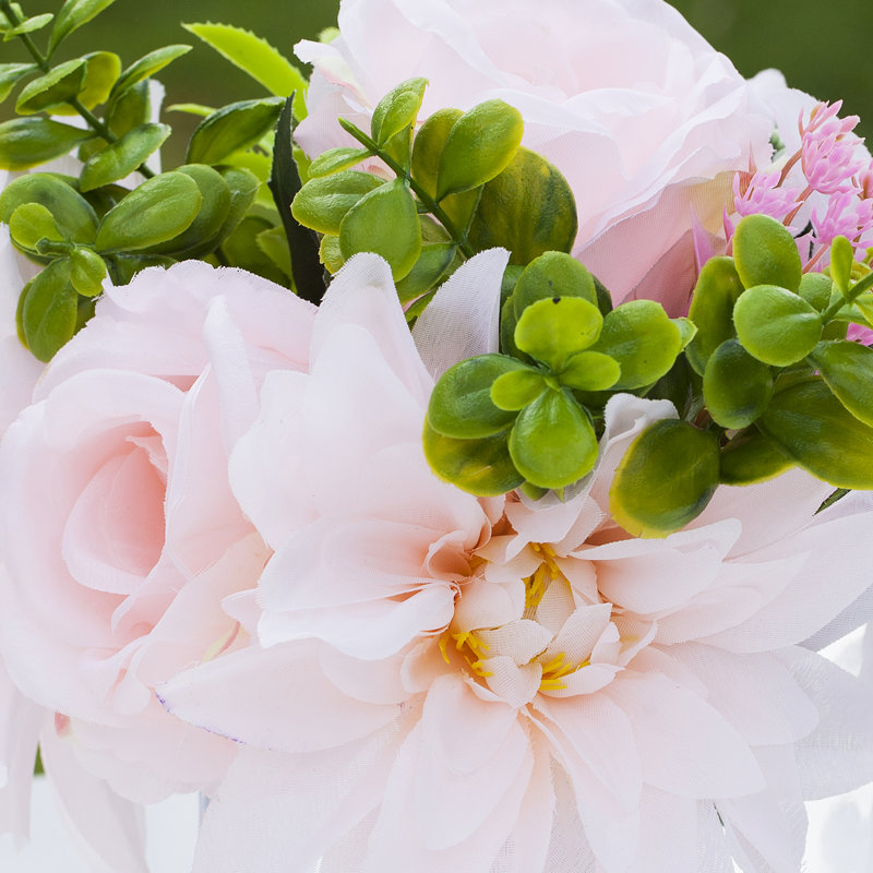 Arrangement floral mixte ou pièce maîtresse dans un vase