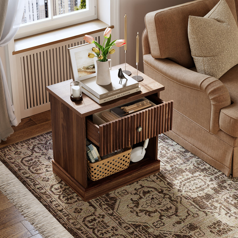 GarveeHome Modern Design - Table de chevet avec espace de rangement - Table de chevet compacte avec tiroirs et compartiments ouverts, structure rainurée - Brun