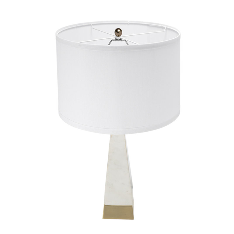 Lampe de table pyramidale blanche et dorée 15 po x 26 po - Corps en marbre avec abat-jour tambour en tissu blanc pour la maison (assemblage de l'abat-jour requis)