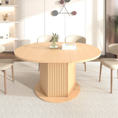Élégante table de salle à manger ronde, en bois d'hévéa, avec un piètement hexagonal texturé et extensible, idéale pour les réunions de famille. Table ajustable à 6 places, concave et convexe.
