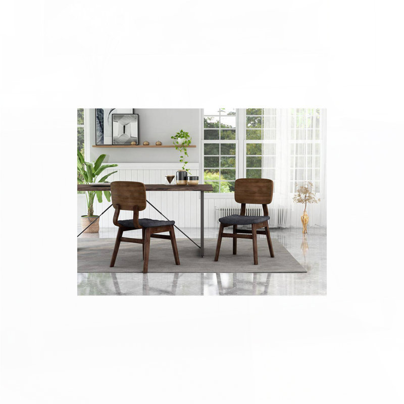 Chaise en bois massif