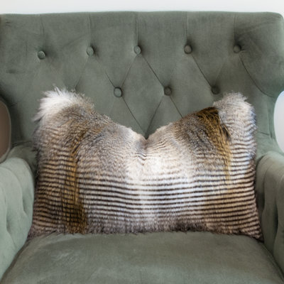 Ensemble de coussins décoratifs en fausse fourrure de couleur beige fauve Alaskan Thomas Collection®