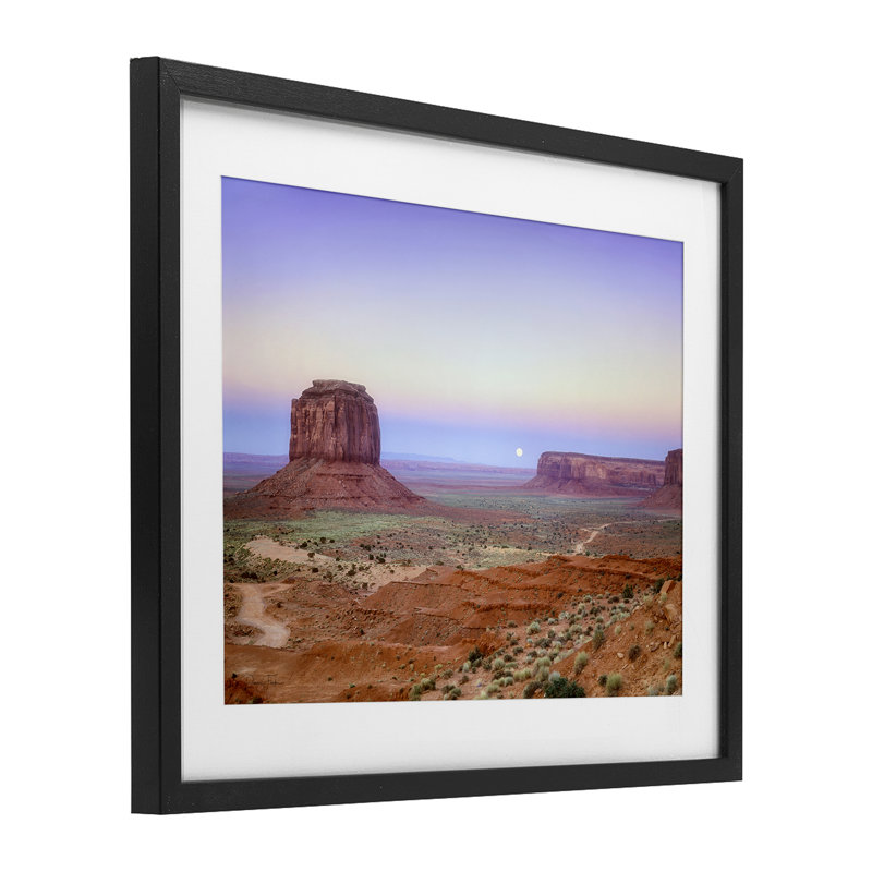«Moonrise Over Monument Valley», reproduction sous verre encadrée, conception par Dennis Frates, H 13 po x l 16 po