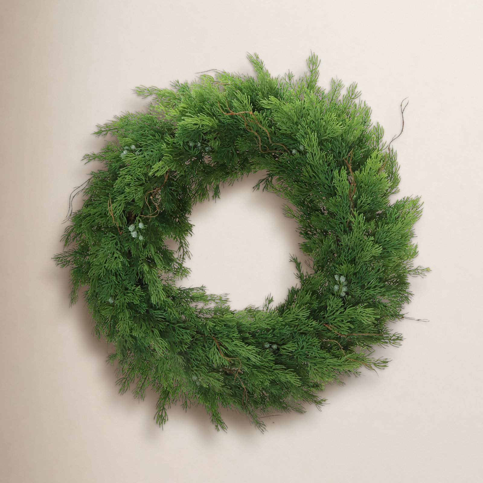22" Juniper Wreath