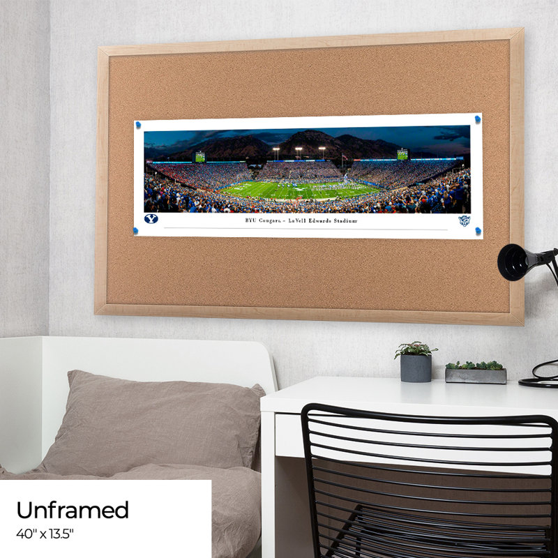 Imprimé panoramique de football BYU, H 13,5 po x l 40 po x P 0,1 po, Unframed
