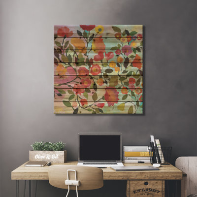 «Rose Trellis On Wood» par Kim Parker