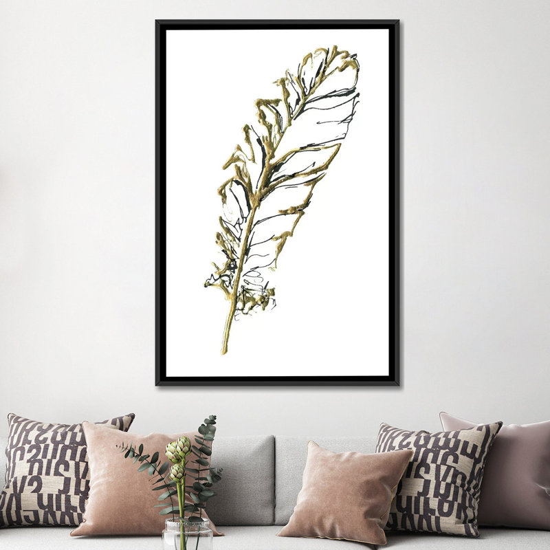 «Gilded Turkish Feather I», impression sur toile, H 26 po x l 18 po x P 1,5 po, Toile avec cadre noir, Pas de tapis