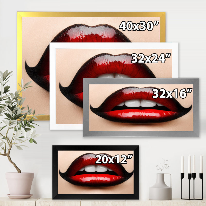 Femme avec lèvres rouges et rouges - Photographie sur toile, Toile encadrée noire, H 24 po x l 32 po x P 1,5 po