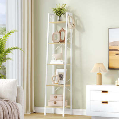 Échelle échelle, bibliothèque, étagère de coin autoportante avec 2 crochets pour le bureau personnel, le salon, la cuisine, la chambre à coucher, industrielle, P 11,8 po x l 13,4 po x H 63 po, chêne blanc et blanc