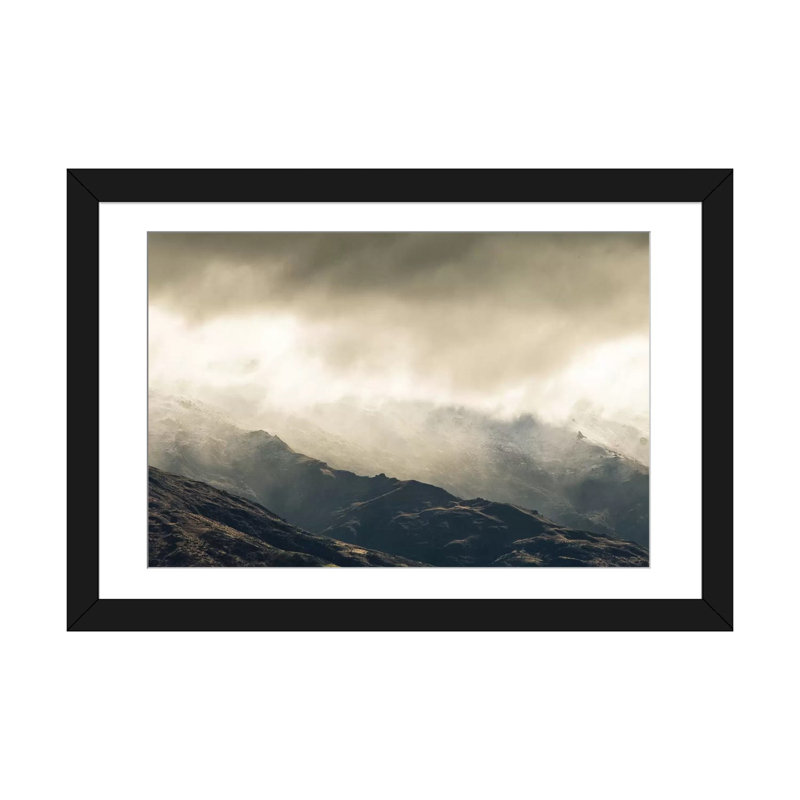 «Wanaka, New Zealand» par Luke Anthony Gram, impression, H 24 po x l 32 po x P 1 po, Papier d'art encadré noir, Blanc