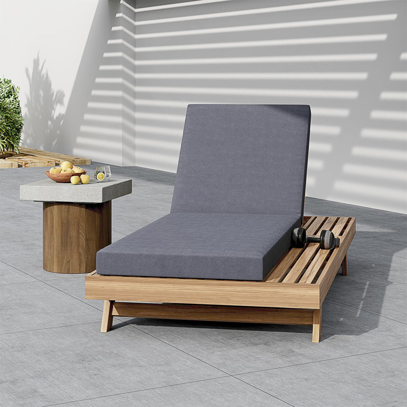 Chaise longue réglable en bois d'acacia avec coussins résistants à l'eau pour un confort et une durabilité en plein air