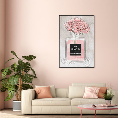 «Fashion and Glam Vase of Fragrance Perfumes», impression sur toile
