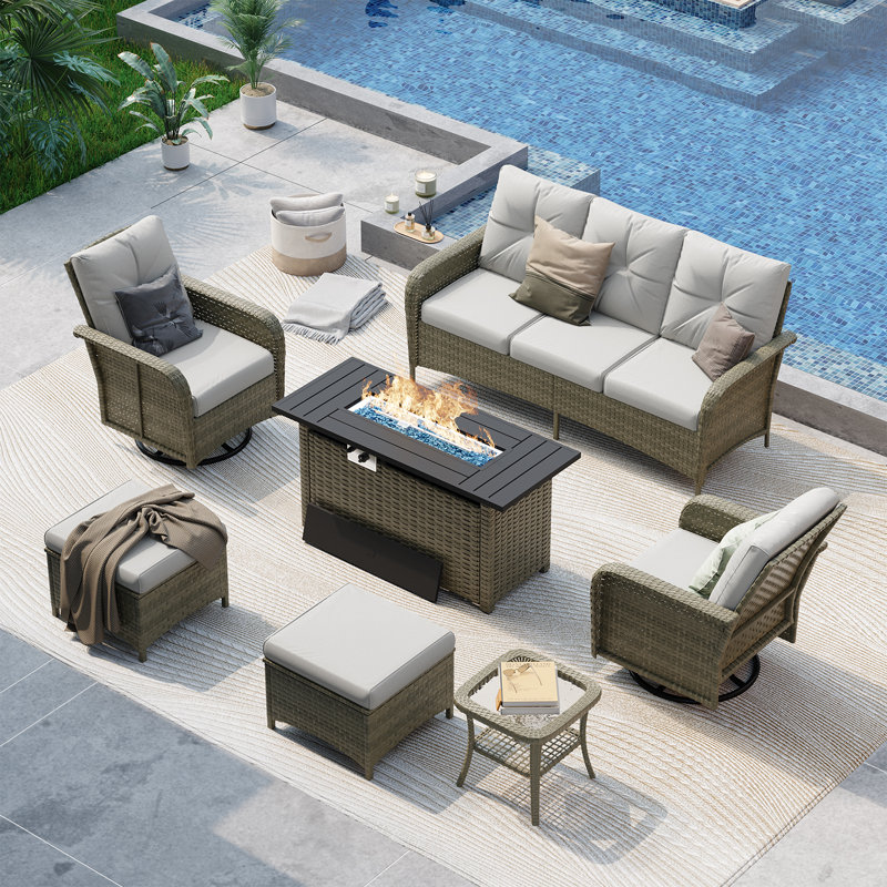 Ensemble de patio extérieur en osier 7 pièces avec table foyer de 44 po et chaises pivotantes, Grey, Yellow