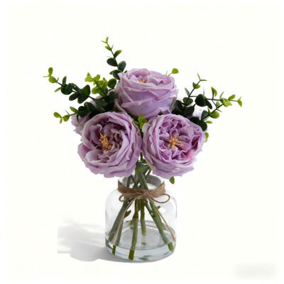 Véritables touches de roses artificielles mauves dans un vase avec de l'eau artificielle - pièce maîtresse de l'arrangement floral artificiel pour table de salle à manger, maison, décor de restaurant - mauve