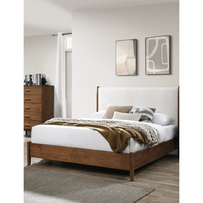 Lit très grand Mid-Century moderne, revêtement beige Boucle, tête de lit à panneau de couleur noyer, structure en bois massif, pieds fuselés ronds, lit prêt à accueillir un matelas avec structure,