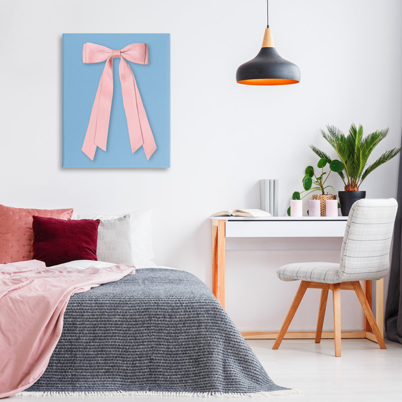 Arc en satin rose sur toile bleue, design par Jilly Jack Designs, H 40 po x l 30 po