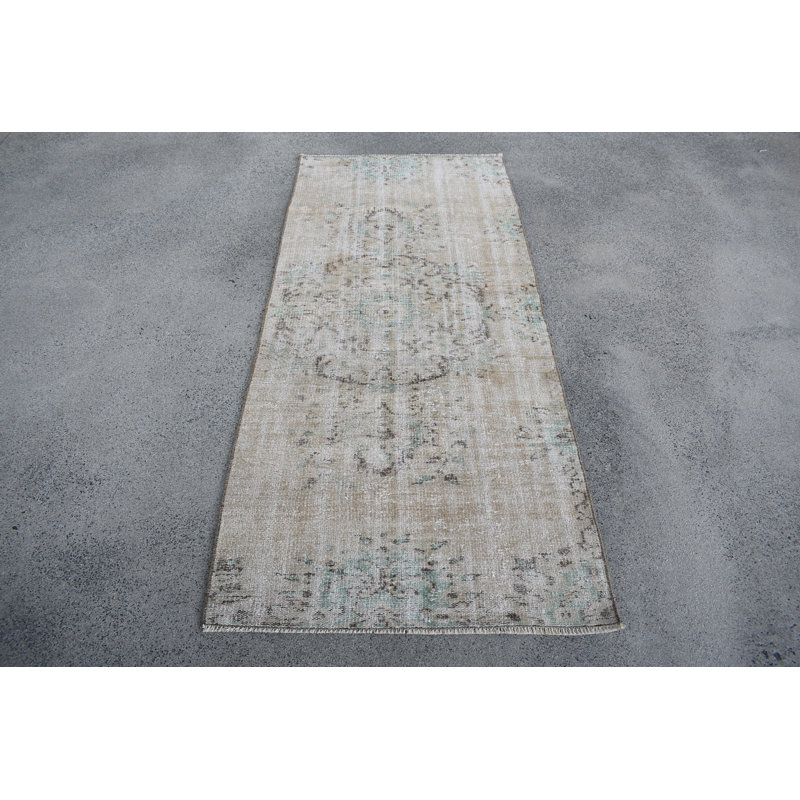 Tapis beige rétro en patchwork de laine 33,9 x 75,6 po