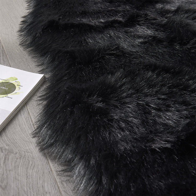 Tapis noir en fausse fourrure, Nouveauté 2 pi x 4 pi
