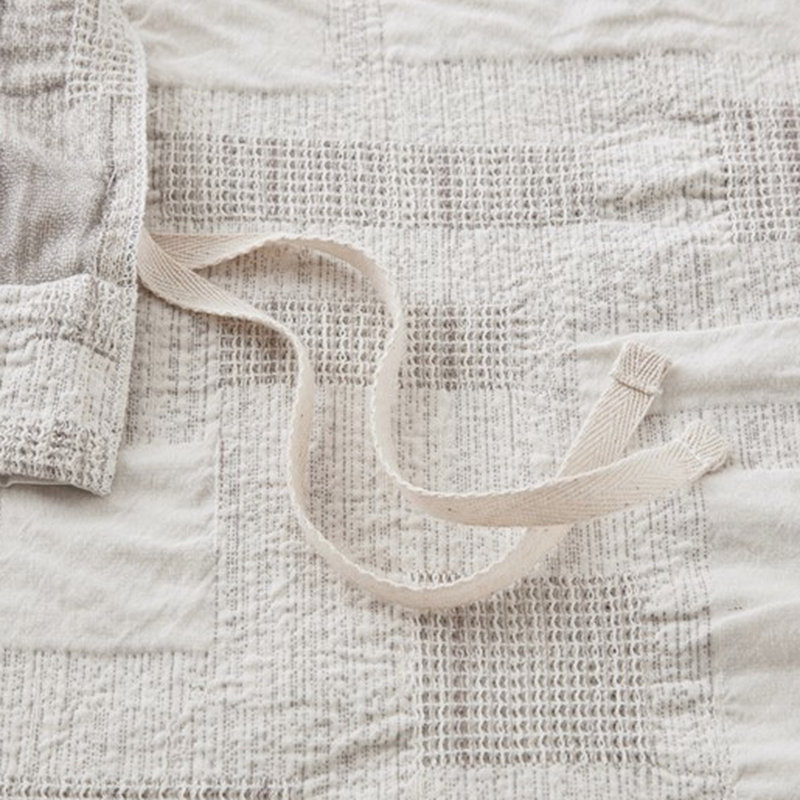 Housse de couette 3 pièces en coton (grand lit/queen) - 100 % coton avec fermeture à rabat. 2 taies d'oreiller et attaches intérieures. Housse et taies lavables à la machine. Attaches pour plus de sécurité. Literie