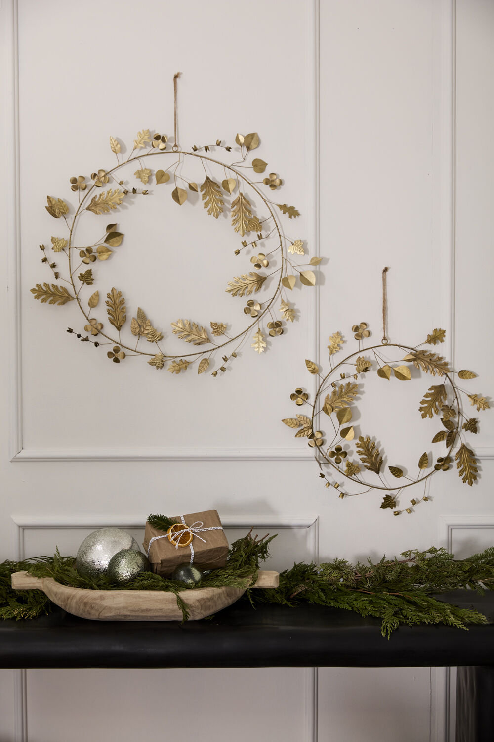 Christmas Wreath, 17" H x 0.1" W x 17" D