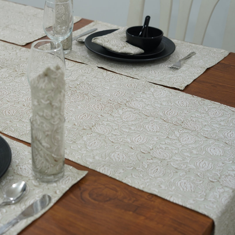 Red Barrel Studio® Festive table runner, Contemporary table runner, 6 Kamal, Green, 11" Rectangle