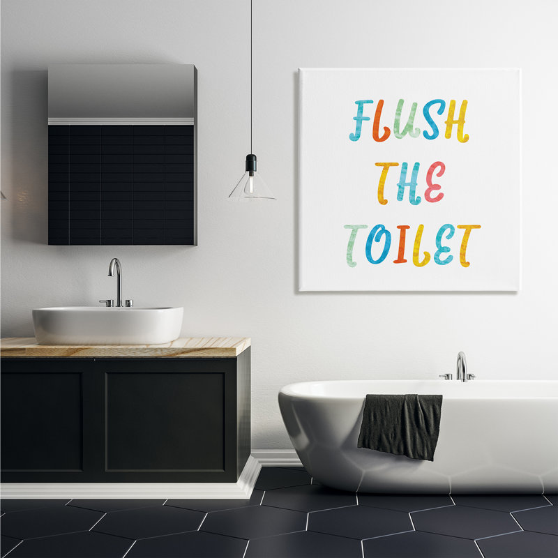 «Flush The toilettes Bathroom Rules Kids», typographie surdimensionnée noire, estampe numérique, art texturé par Daphne Polselli