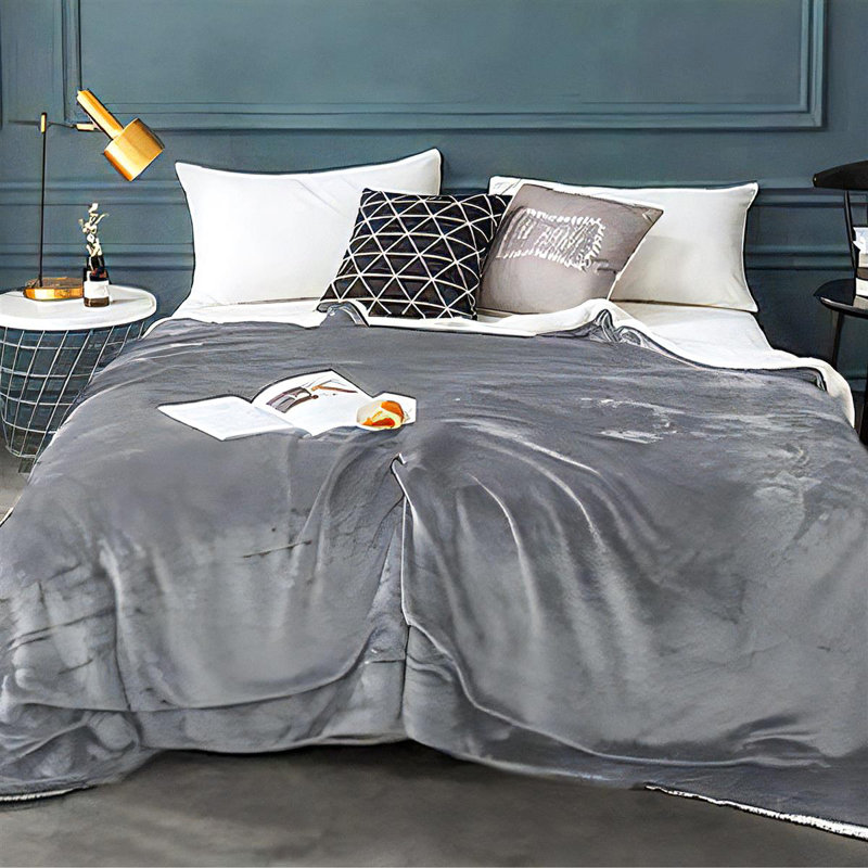 Mosca Throw Blanket
