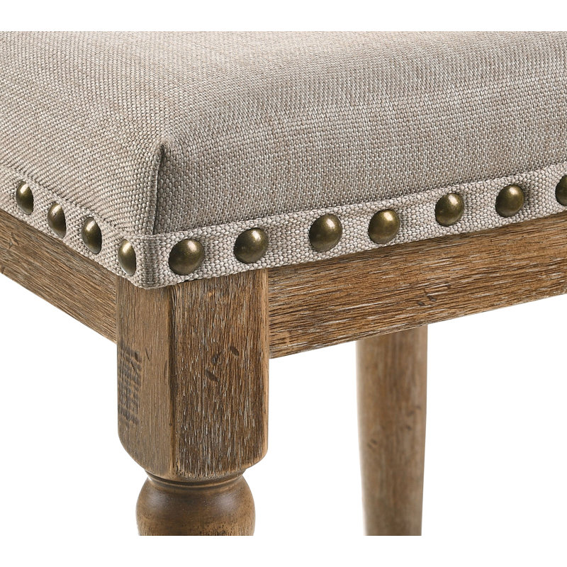 Ensemble de 2 tabourets de comptoir traditionnels avec finition chêne, assise en tissu beige et garniture cloutée pour un repas confortable