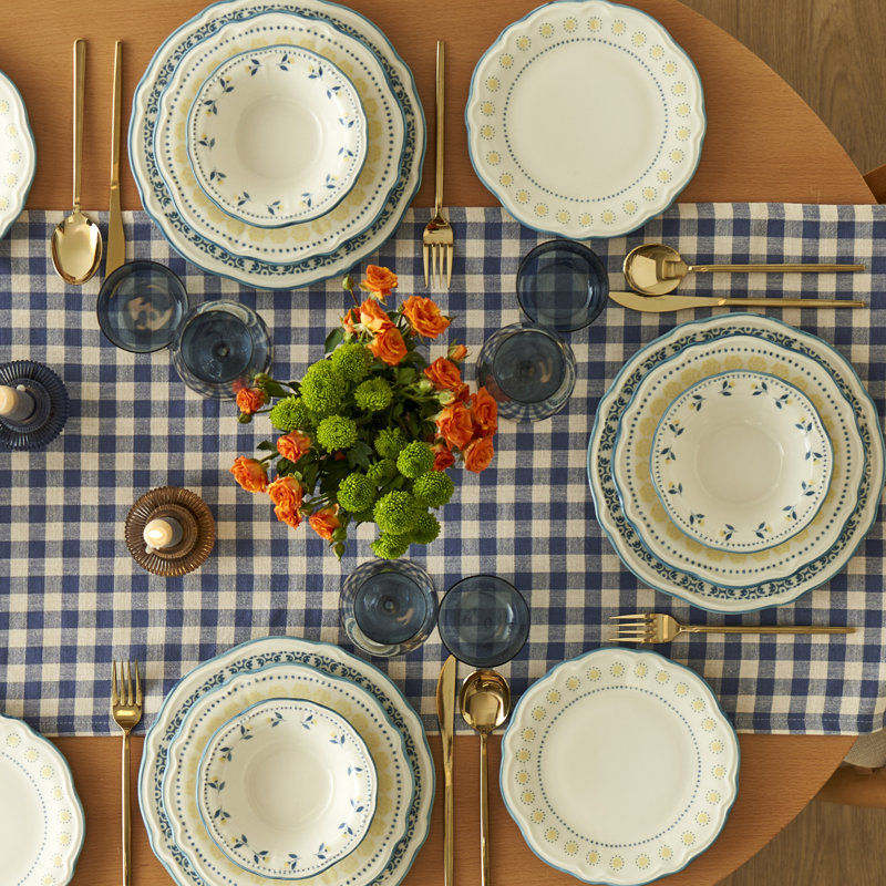 Mabel 24 Piece Porcelain Dinnerware Set