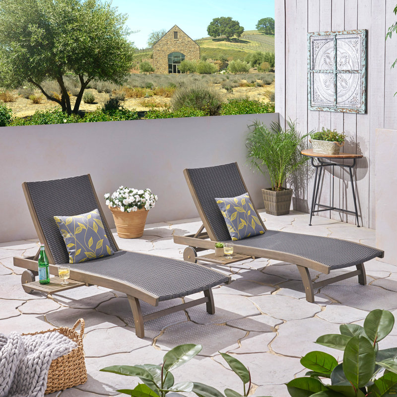 Chaise Lounge With Pull-Out Tray