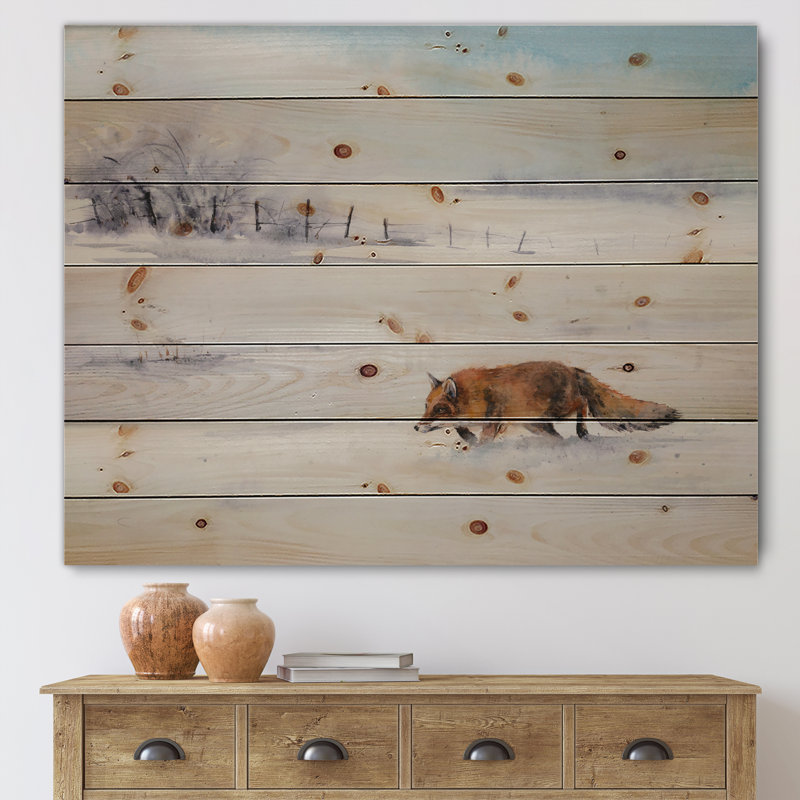 Renard roux qui court dans la neige blanche I - impression campagnarde sur bois de pin naturel, H 10 po x l 20 po x P 0,78 po