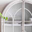 Blanc massif + vitrines en bois manufacturé