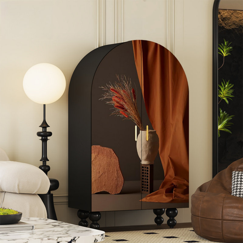 Armoire arquée avec tablettes et portes