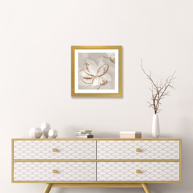 «Transparent Beauty II», reproduction, H 24 po x l 24 po, Papier dans un cadre photo, Doré
