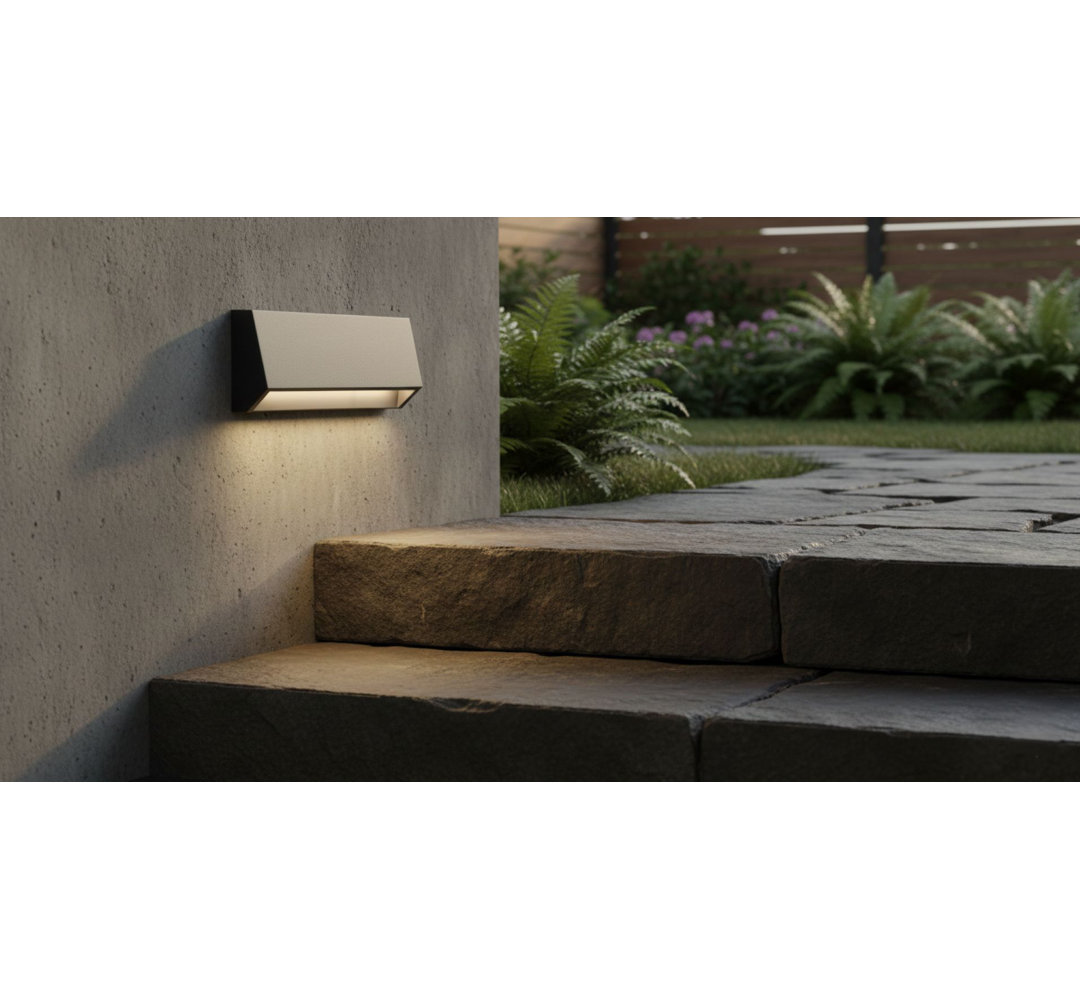 8cm H Integrated LED Outdoor Sconce
