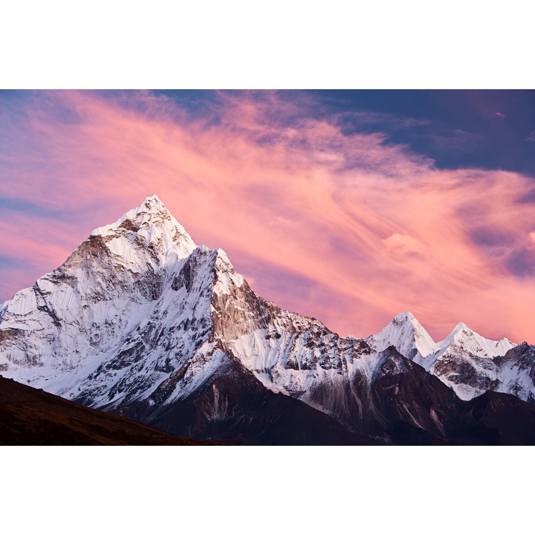 Sonnenuntergang über der Ama Dablam von Hadynyah - Kunstdrucke auf Leinwand