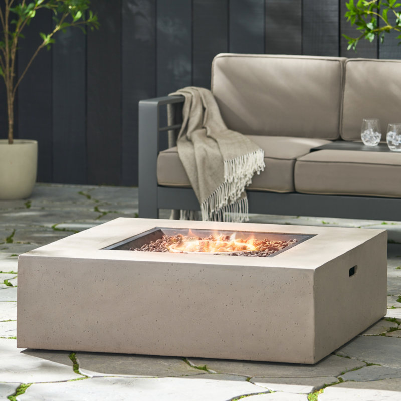 Réservoir de table de feu 50 000 carrés - gris. Pas d'assemblage. Foyer au propane pour l'extérieur, 38,87 po x 38,87 po x 12,72 po, 94,53 lb d'assemblage extérieur requis. Fosse, l 38,87 po x P 12,72 po
