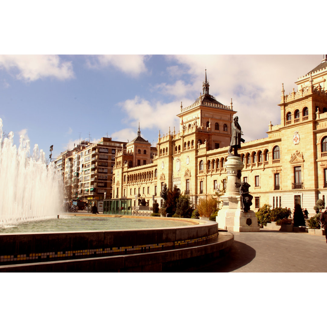 Plaza De Zorrilla von MFlower - Kunstdrucke auf Leinwand