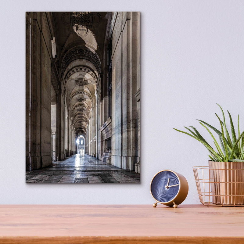 «Paris - Louvre Corridor» par Epic Portfolio, art mural en verre acrylique, H 16 po x l 12 po x P 0,13 po
