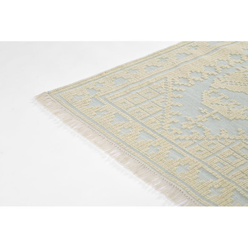 Momeni Bristol Traditional Medallion Blue Area Rug, Rectangle 2' x 3'