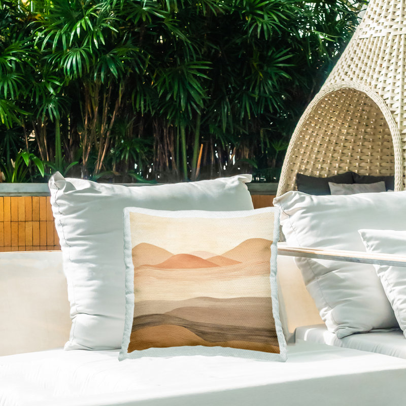 Coussin d'extérieur Layered Sand Dunes par Irena Orlov