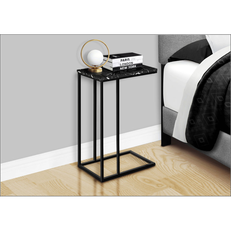 Table d'appoint en forme de C
